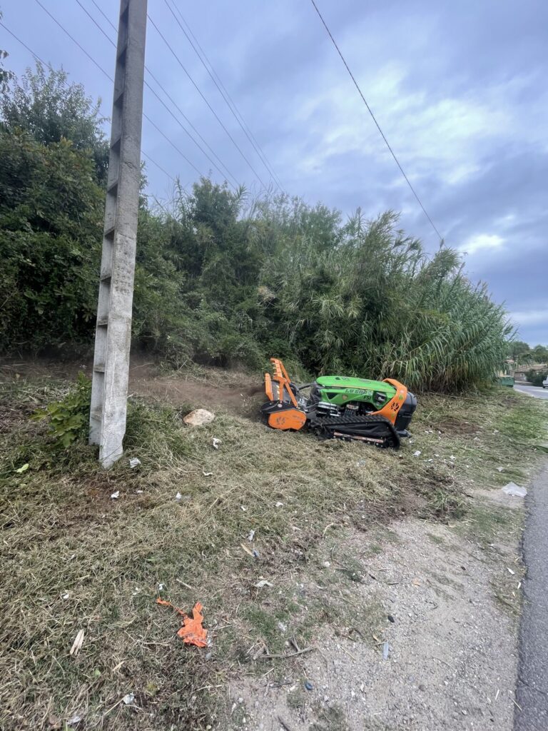 Machine pour le débroussaillage